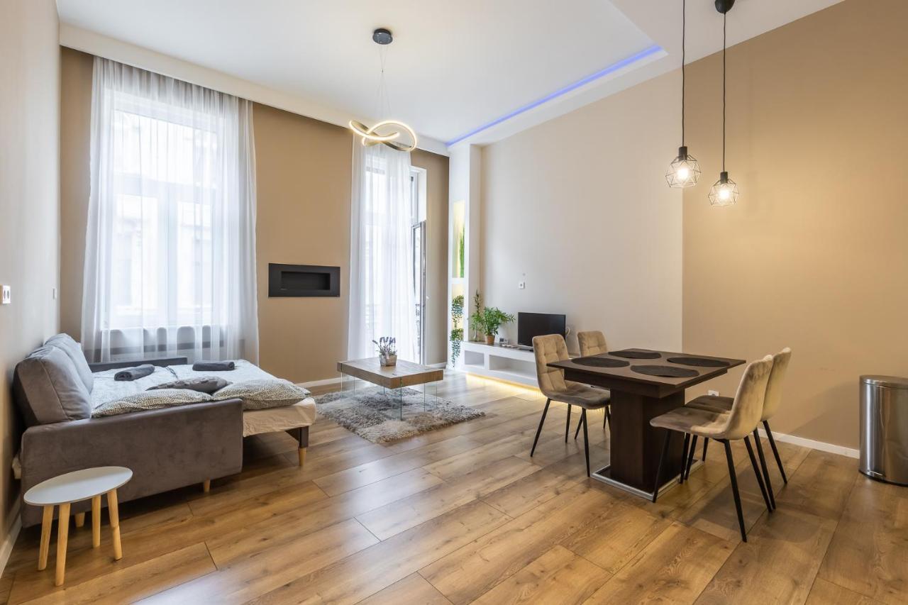 Appartement Csengery Deluxe With Balcony *