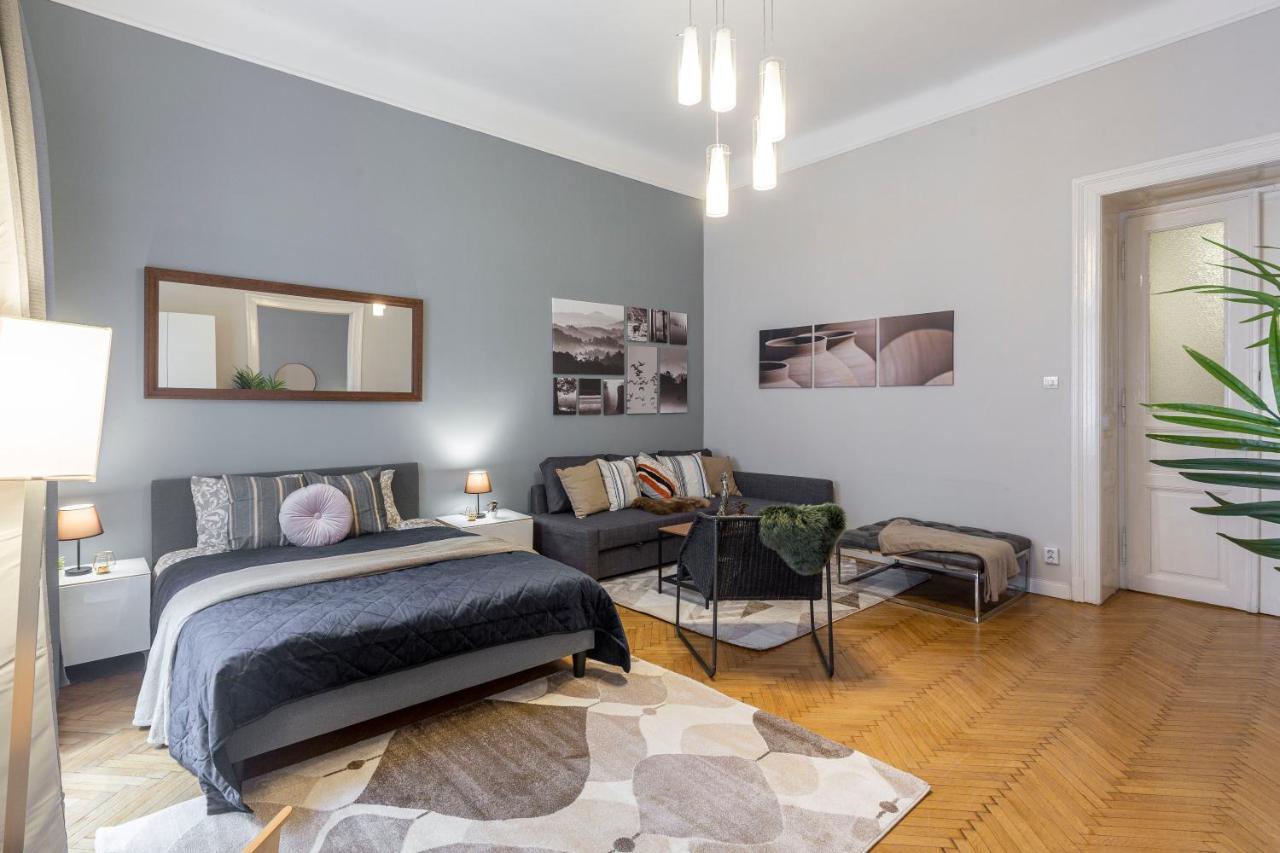 Spacious & Cozy Downtown With Balcony Lejlighed *
