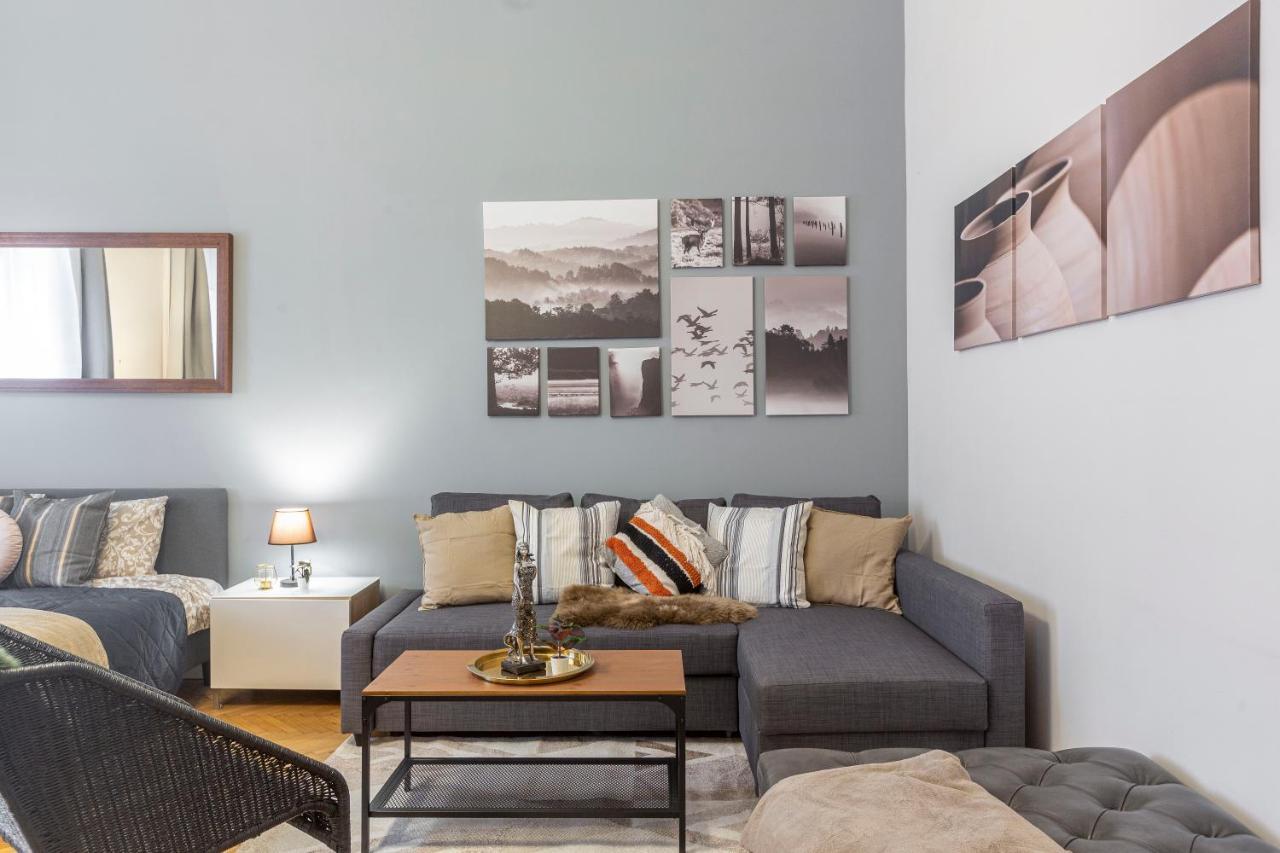 Spacious & Cozy Downtown With Balcony Lejlighed *