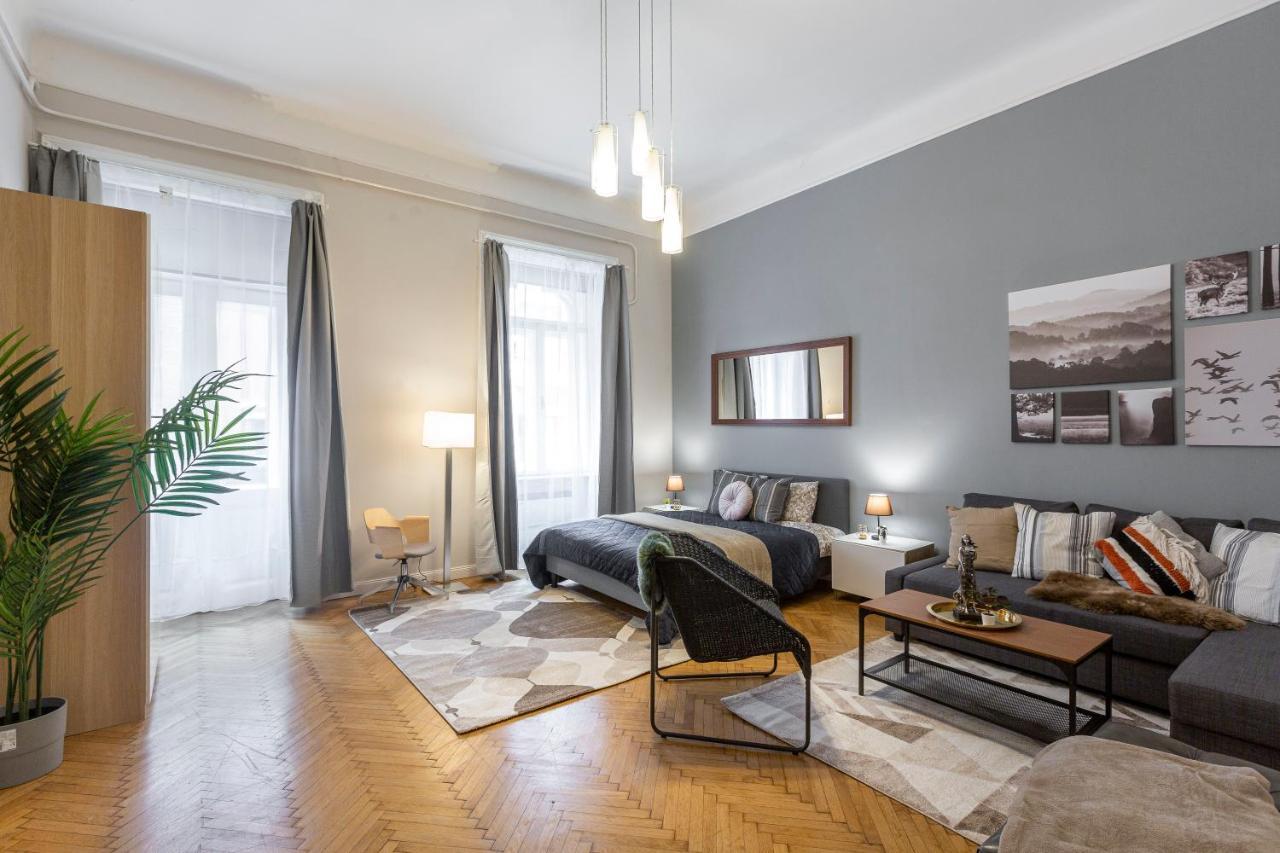 Spacious & Cozy Downtown With Balcony * Budapest
