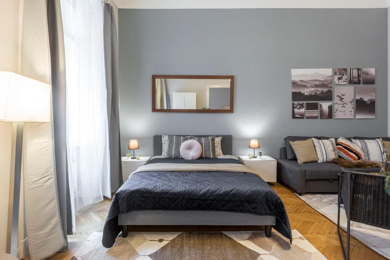 Spacious & Cozy Downtown With Balcony *