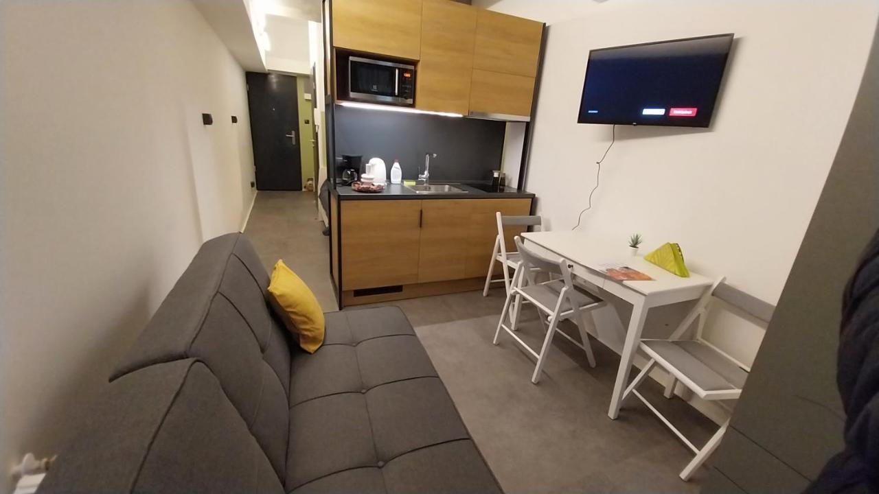 Peaceful Basement With Terrace & Free Gym Apartmán Budapest