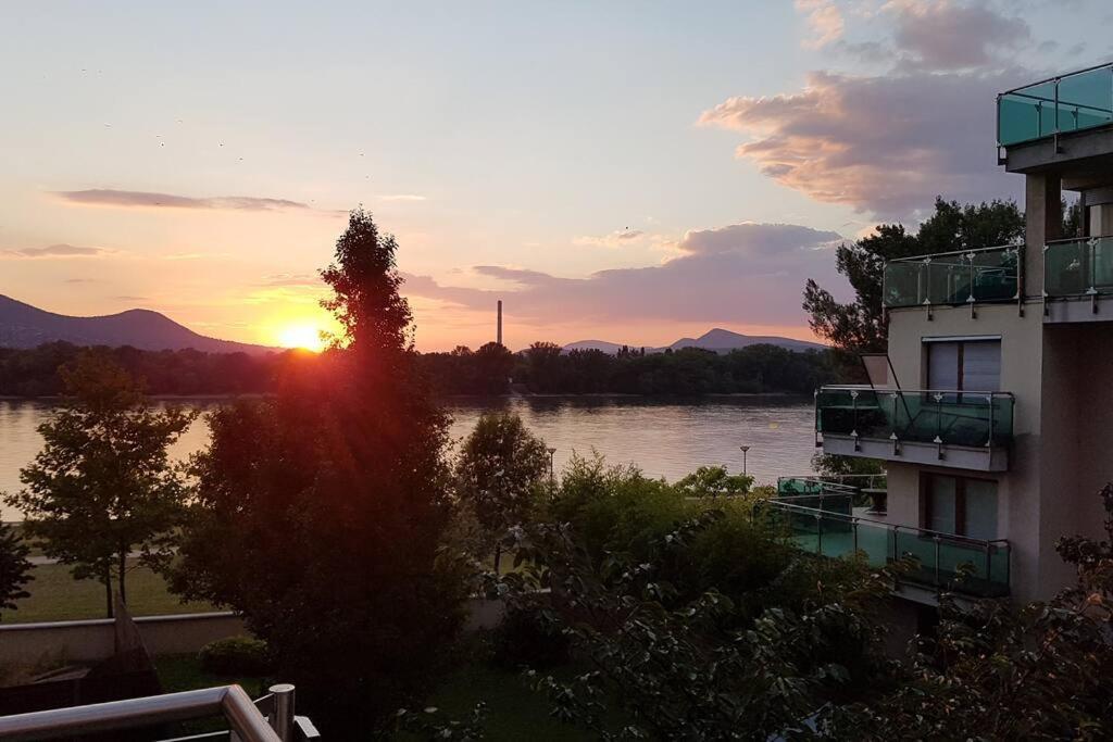 Danube Dream Superb View & Garage Apartmán