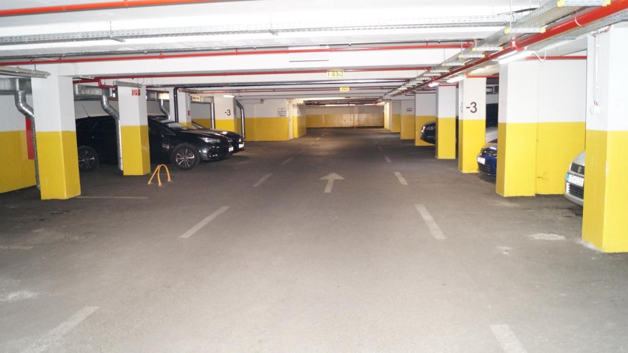 Sinko - Free Garage Parking, Central, 2 Bedrooms 4 Single Beds, Flexi Check-out *