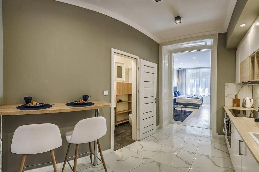 Luxury For Treasure Seekers Apartment