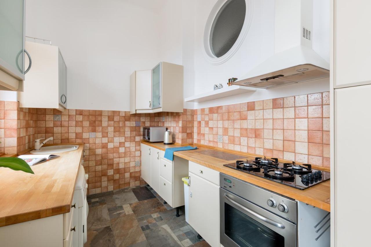 Supercentral Spacious Apartment