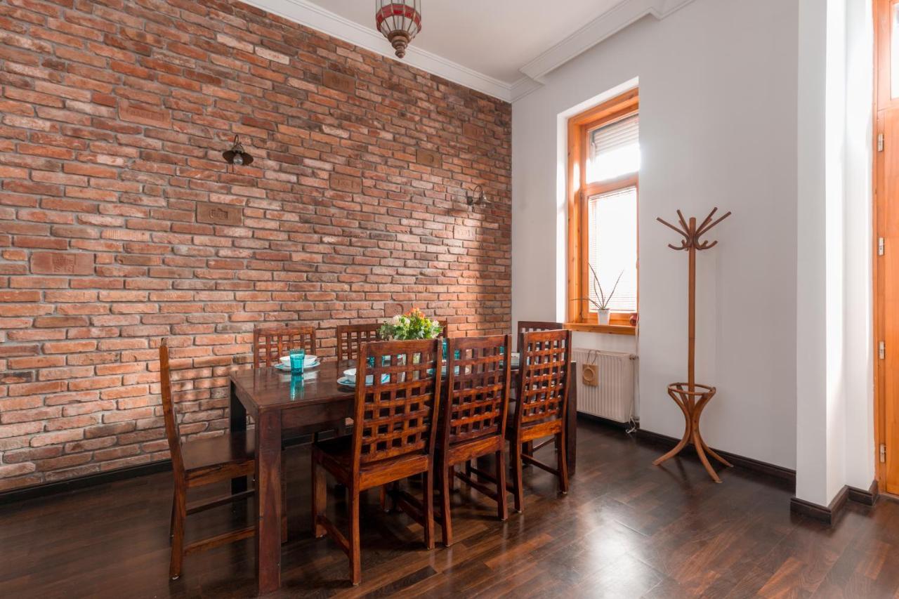 Supercentral Spacious Apartment