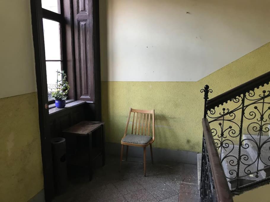 Perfect Location,newly Decorated Modern, Large Place 60 M2, Really Quiet So Have A Good Night Sleep, Ac, Netflix, Smart Tv, High-speed Internet, World Famous New York Cafe Only 10 Minutes Walk