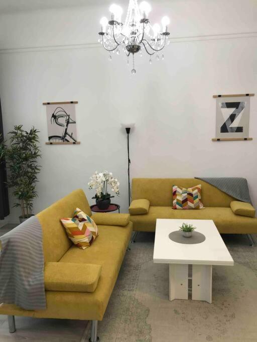 Perfect Location,newly Decorated Modern, Large Place 60 M2, Really Quiet So Have A Good Night Sleep, Ac, Netflix, Smart Tv, High-speed Internet, World Famous New York Cafe Only 10 Minutes Walk Apartment *
