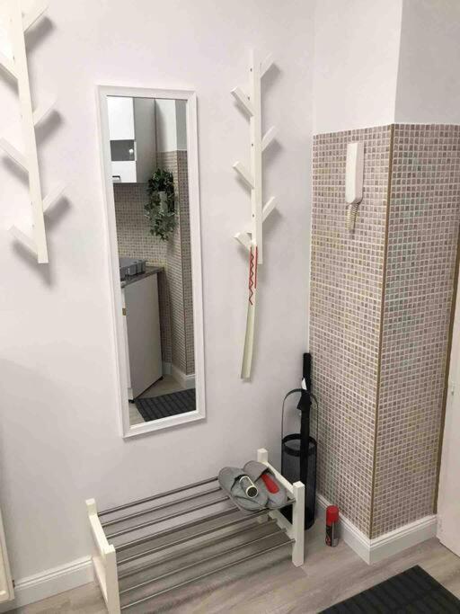Perfect Location,newly Decorated Modern, Large Place 60 M2, Really Quiet So Have A Good Night Sleep, Ac, Netflix, Smart Tv, High-speed Internet, World Famous New York Cafe Only 10 Minutes Walk *