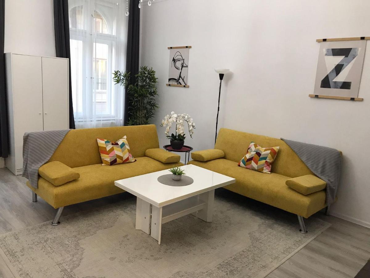 Lejlighed Perfect Location,newly Decorated Modern, Large Place 60 M2, Really Quiet So Have A Good Night Sleep, Ac, Netflix, Smart Tv, High-speed Internet, World Famous New York Cafe Only 10 Minutes Walk Budapest