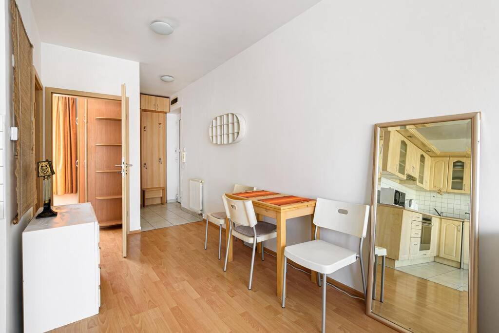 Lovely In Centre For 4 Guests