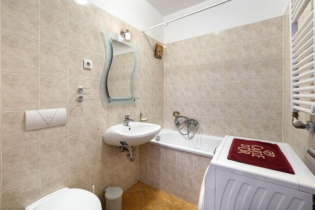 Lovely In Centre For 4 Guests * Boedapest