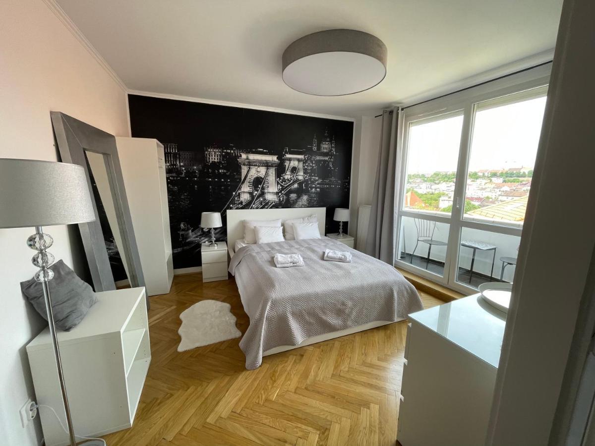 Apartment Budacastle Panoramic Luxurious Family Apt, Free Parking Included