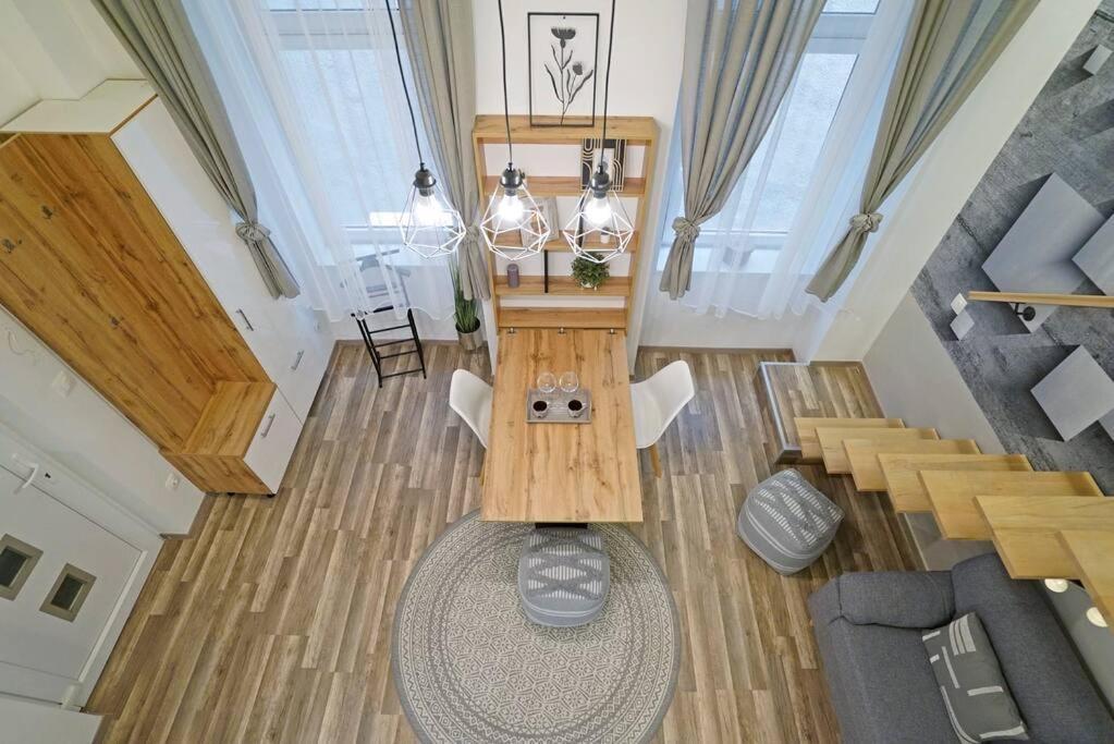 Onyx Apartment