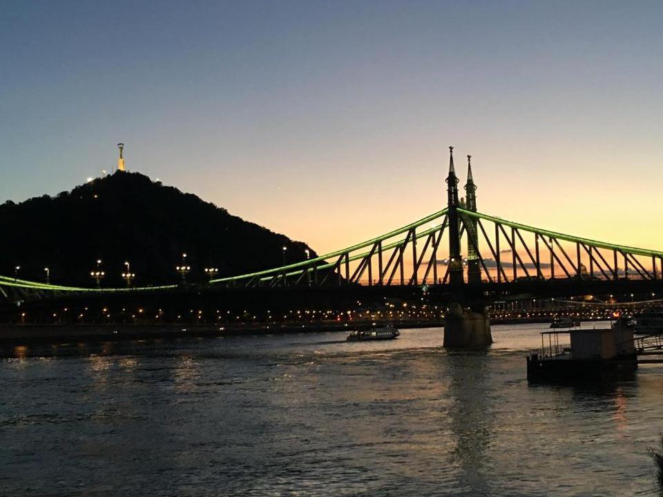 Riverside * Budapest