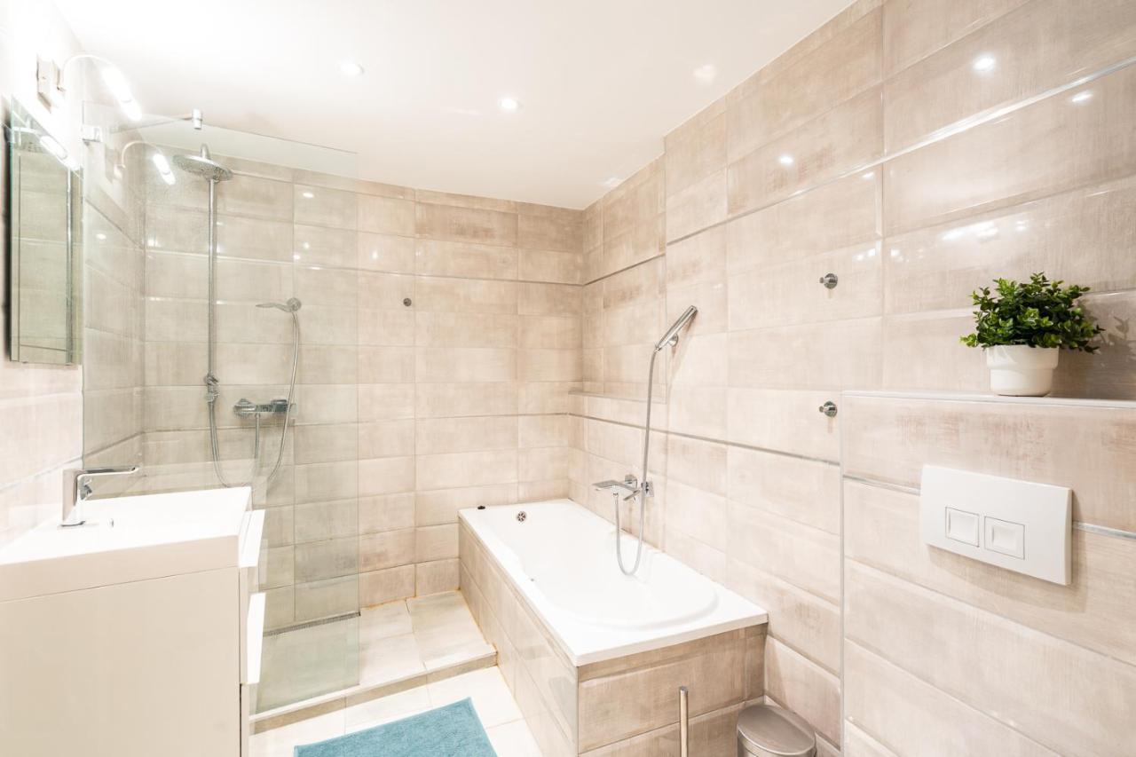 Spacious Luxury At The Heart Of Apartamento