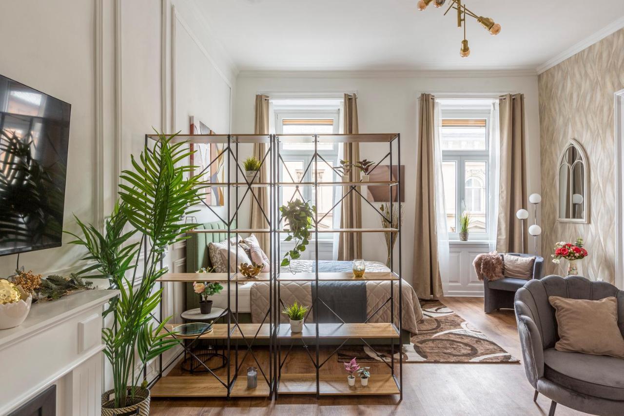 Luxurious Art Deco In The Heart Of Apartamento Budapest