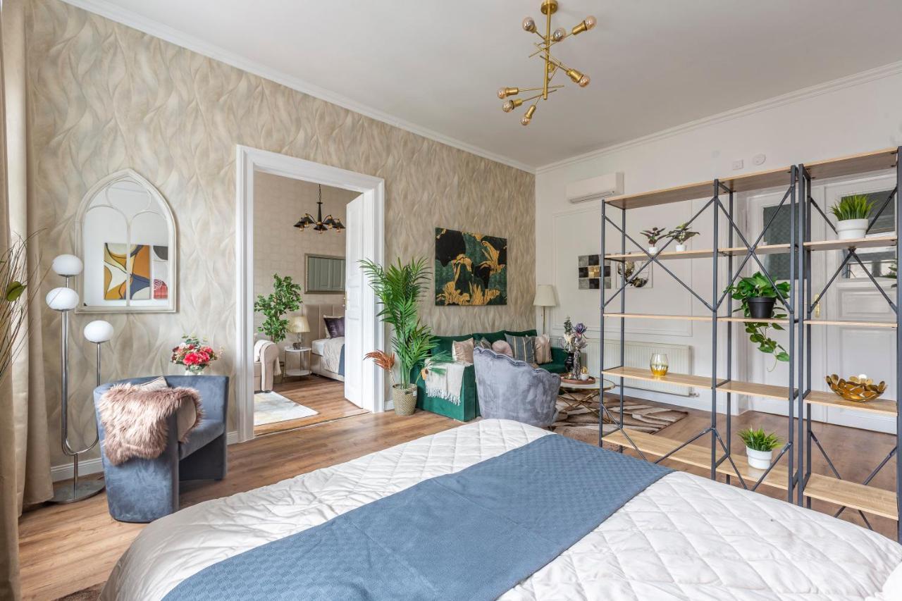 Luxurious Art Deco In The Heart Of *