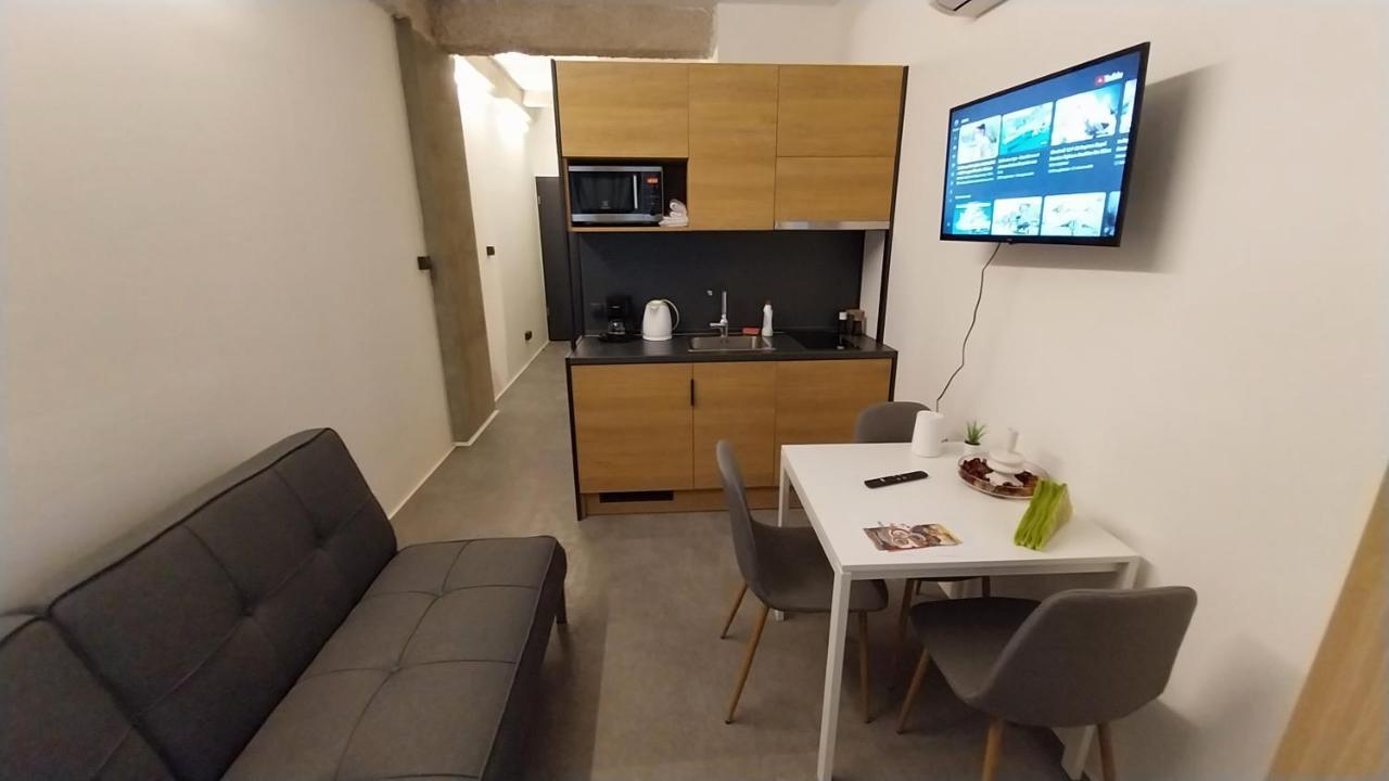 Apartmán Peaceful Basement With Terrace & Free Gym