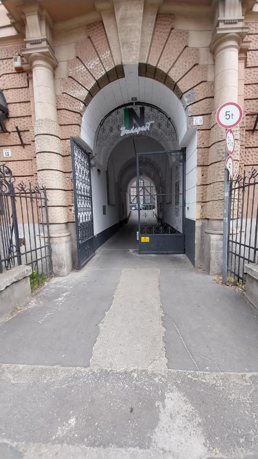 Peaceful Basement With Terrace & Free Gym Budapest