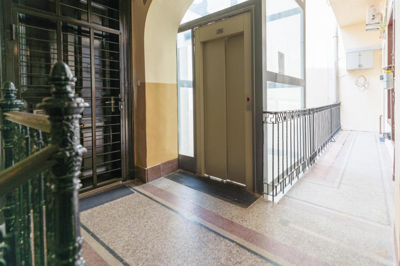 Downtown Heart 3bdr Jokai Square Ac