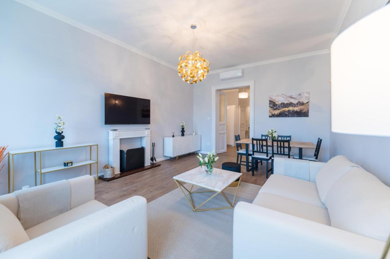 Downtown Heart 3bdr Jokai Square Ac Apartmán Budapest