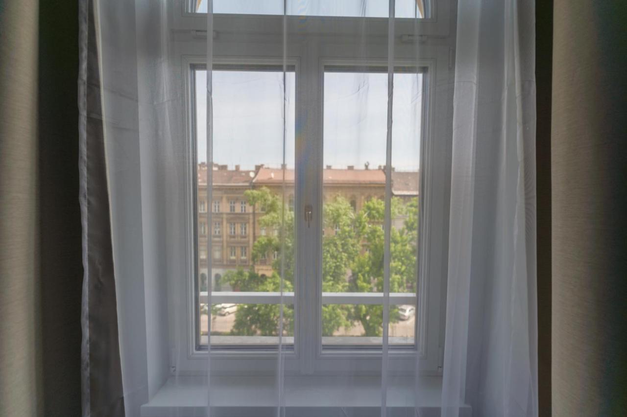 Downtown Heart 3bdr Jokai Square Ac Apartmán