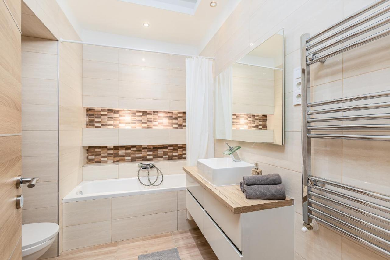 Csengery Deluxe With Balcony