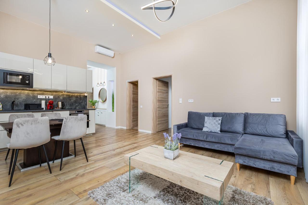 Csengery Deluxe With Balcony Appartement Boedapest