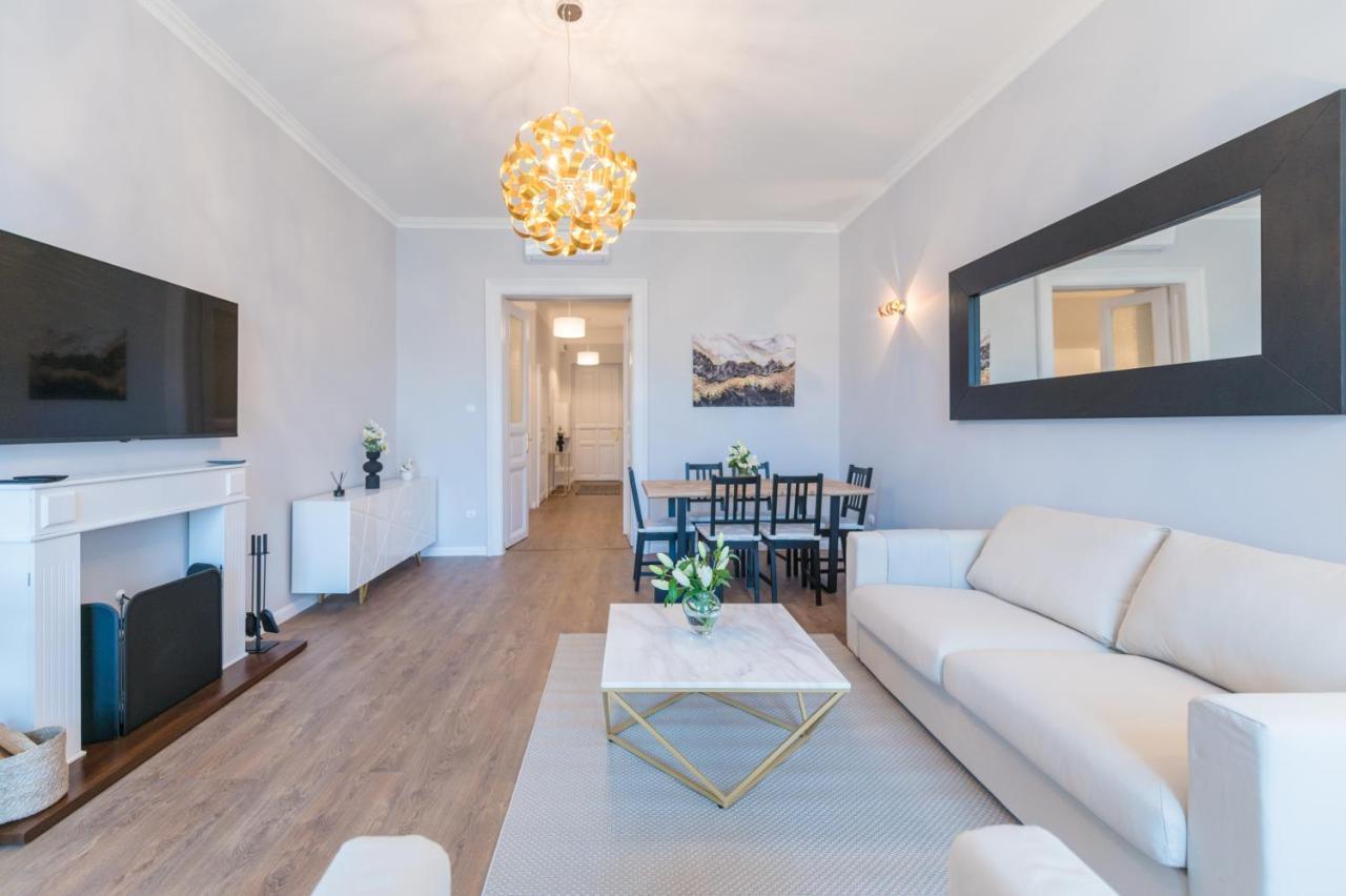 Apartment Downtown Heart 3bdr Jokai Square Ac Budapest