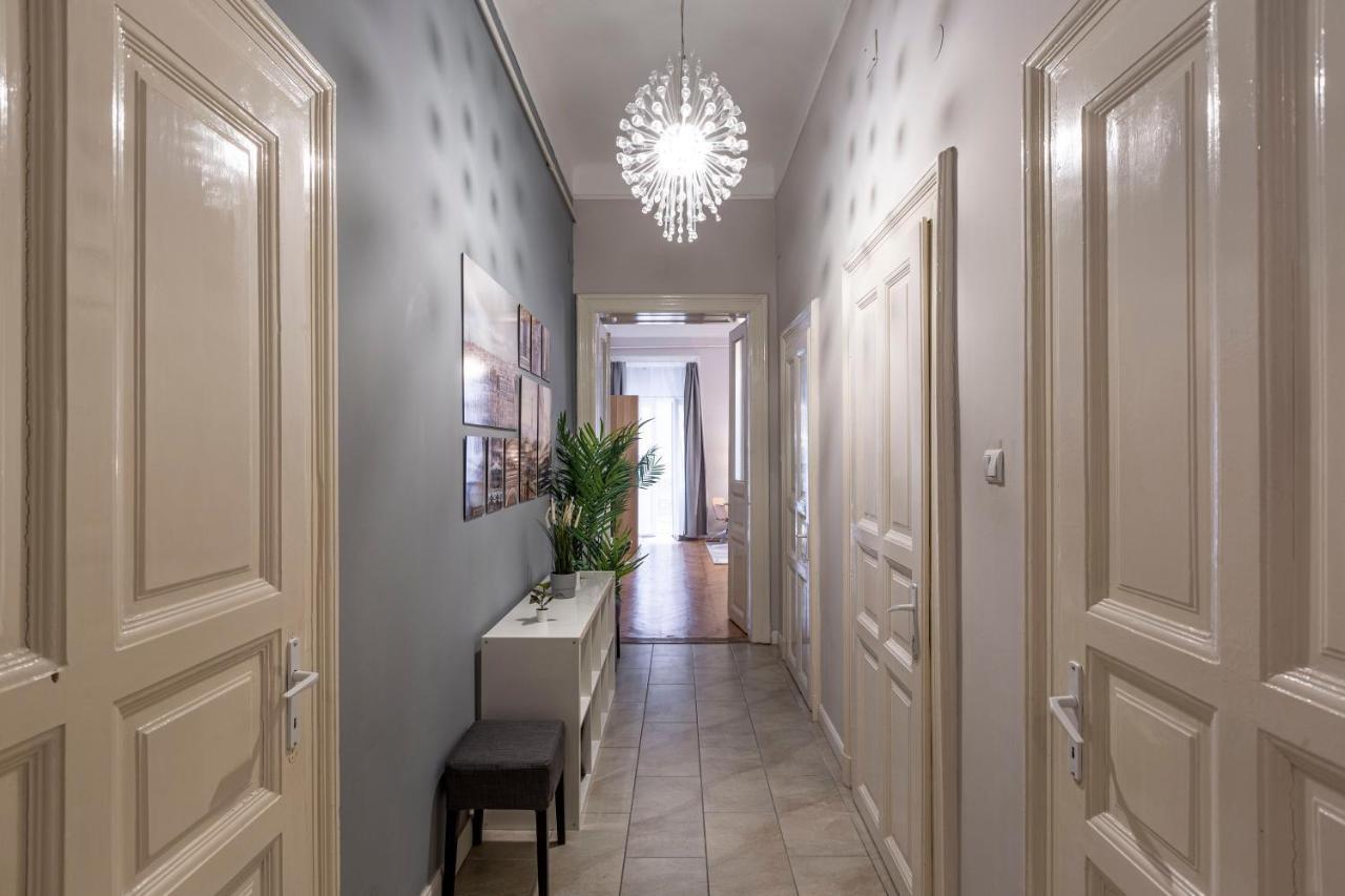 Spacious & Cozy Downtown With Balcony Budapest
