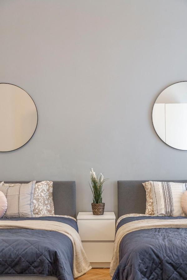 Lejlighed Spacious & Cozy Downtown With Balcony *