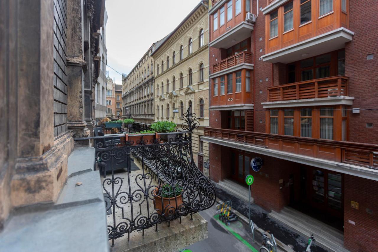 Lejlighed Spacious & Cozy Downtown With Balcony