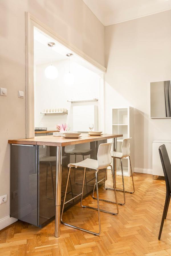 Spacious & Cozy Downtown With Balcony Budapest