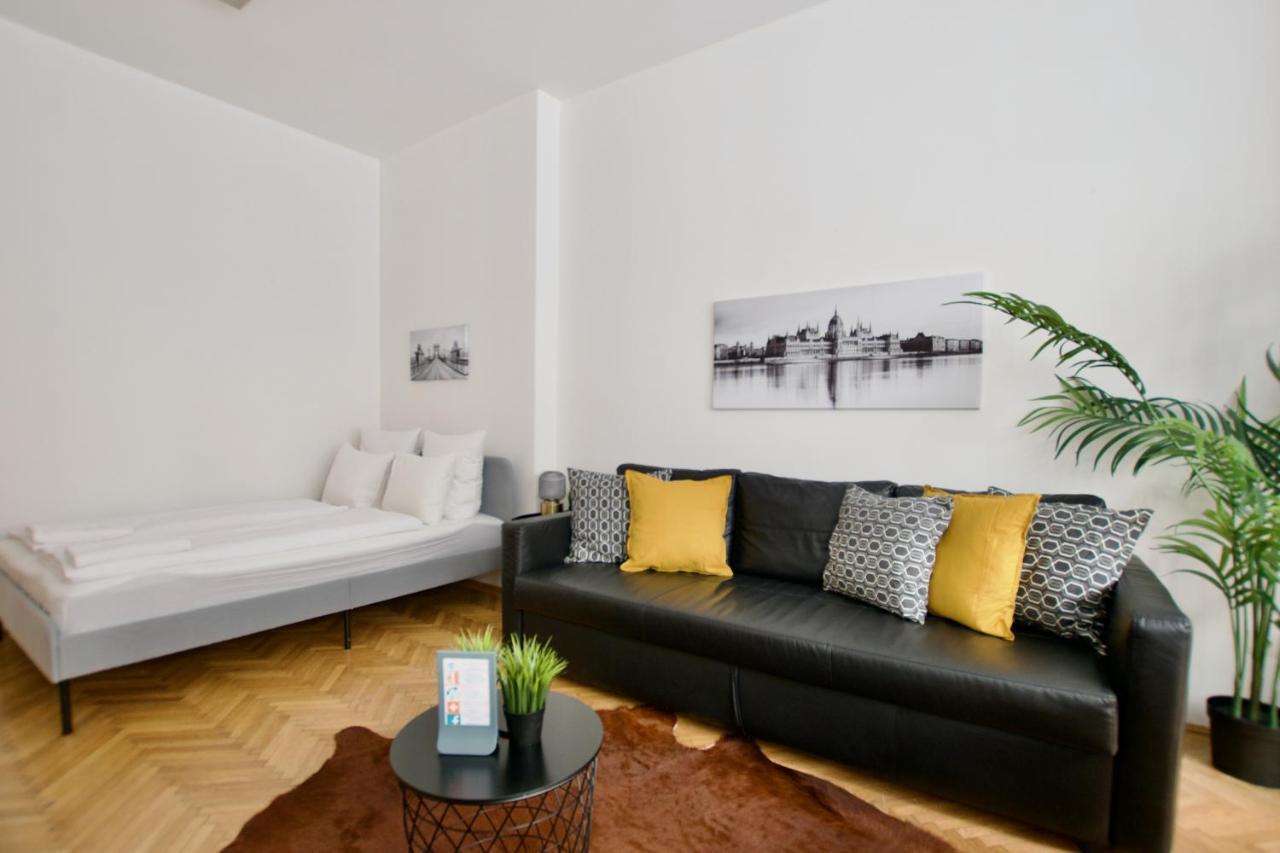 Standard By Hi5 - Petofi 12 * Budapest