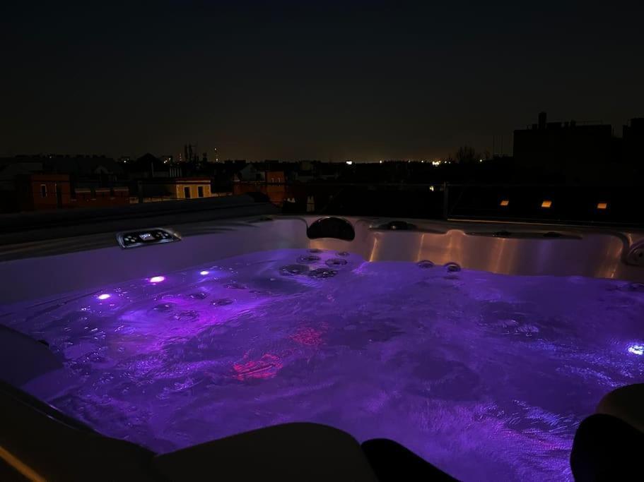 Stylish With Shared Rooftop Terrace/jacuzzi Appartamento