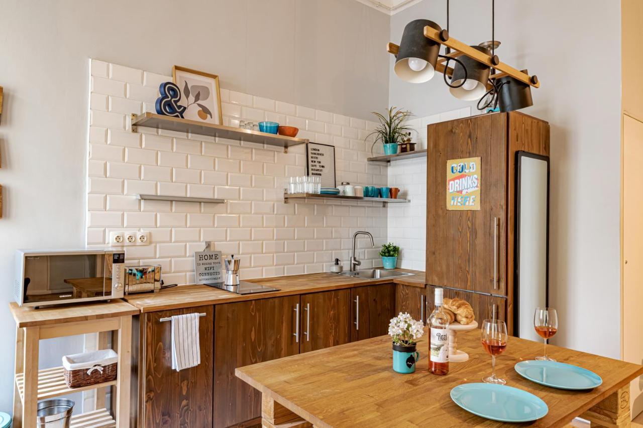 Apartment Design At The Ruin Pubs Budapest