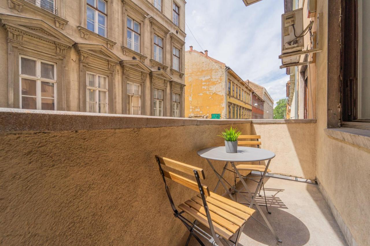 Central&cozy Balcony!3bdr 2bth * Budapest