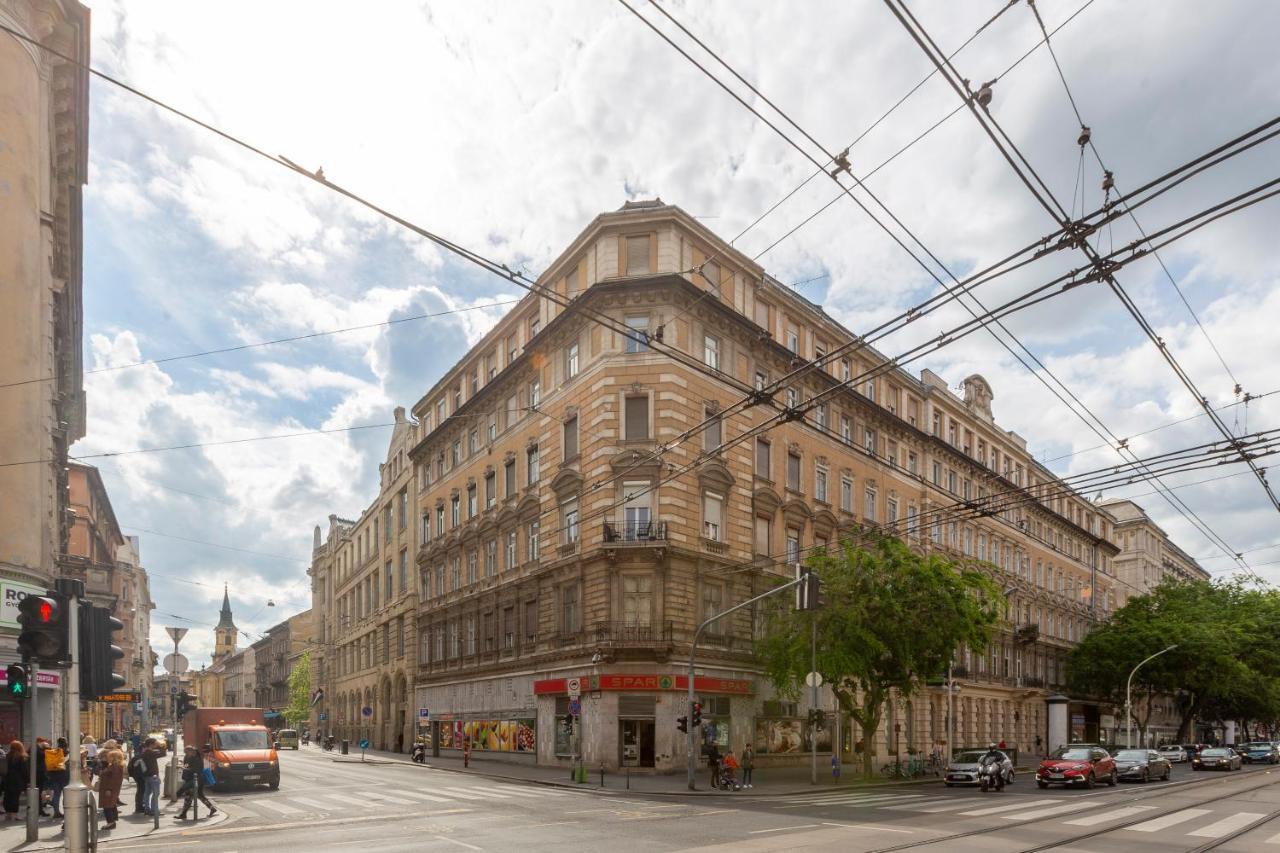 Luxurious Art Deco In The Heart Of Budapest