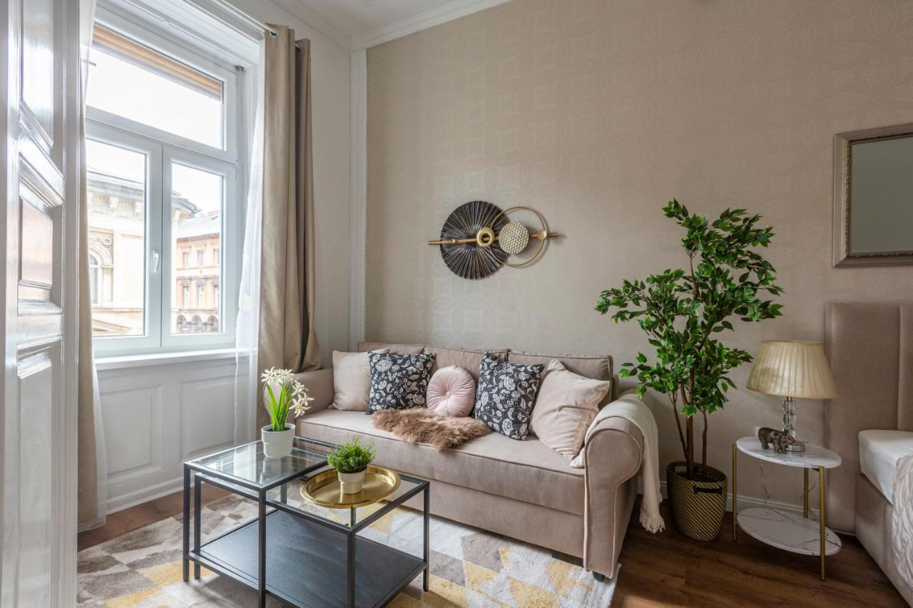 Luxurious Art Deco In The Heart Of *