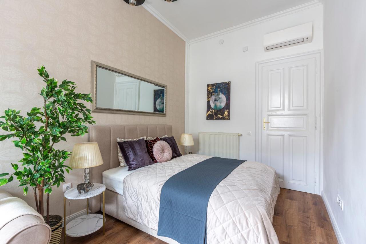Luxurious Art Deco In The Heart Of Apartamento Budapest