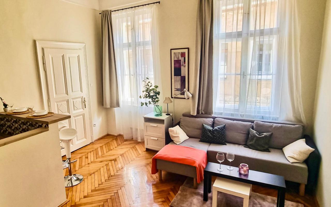 Szondi - Close To The Zoo Budapest