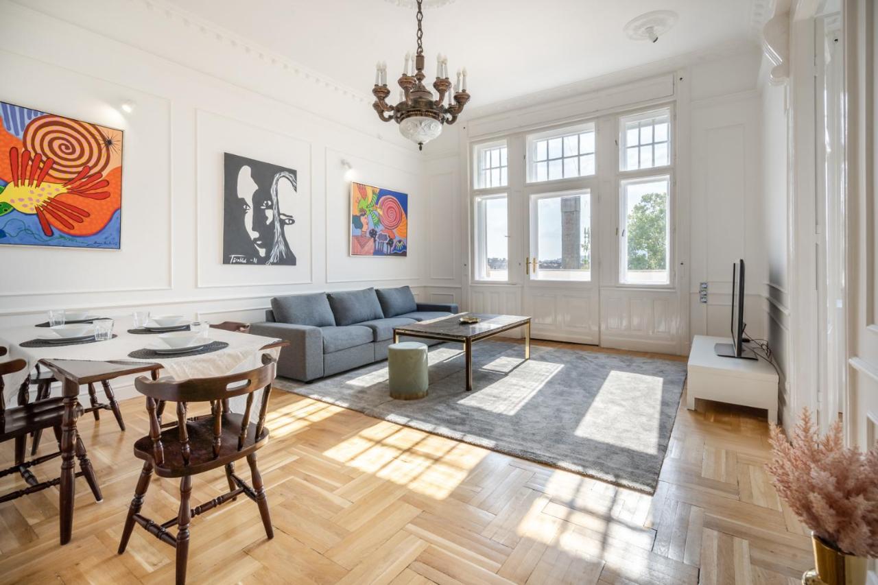 Classical With A Modern Touch! Apartamento *