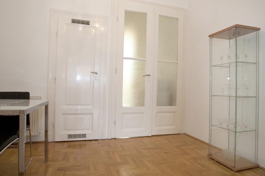 Alice Apartment *