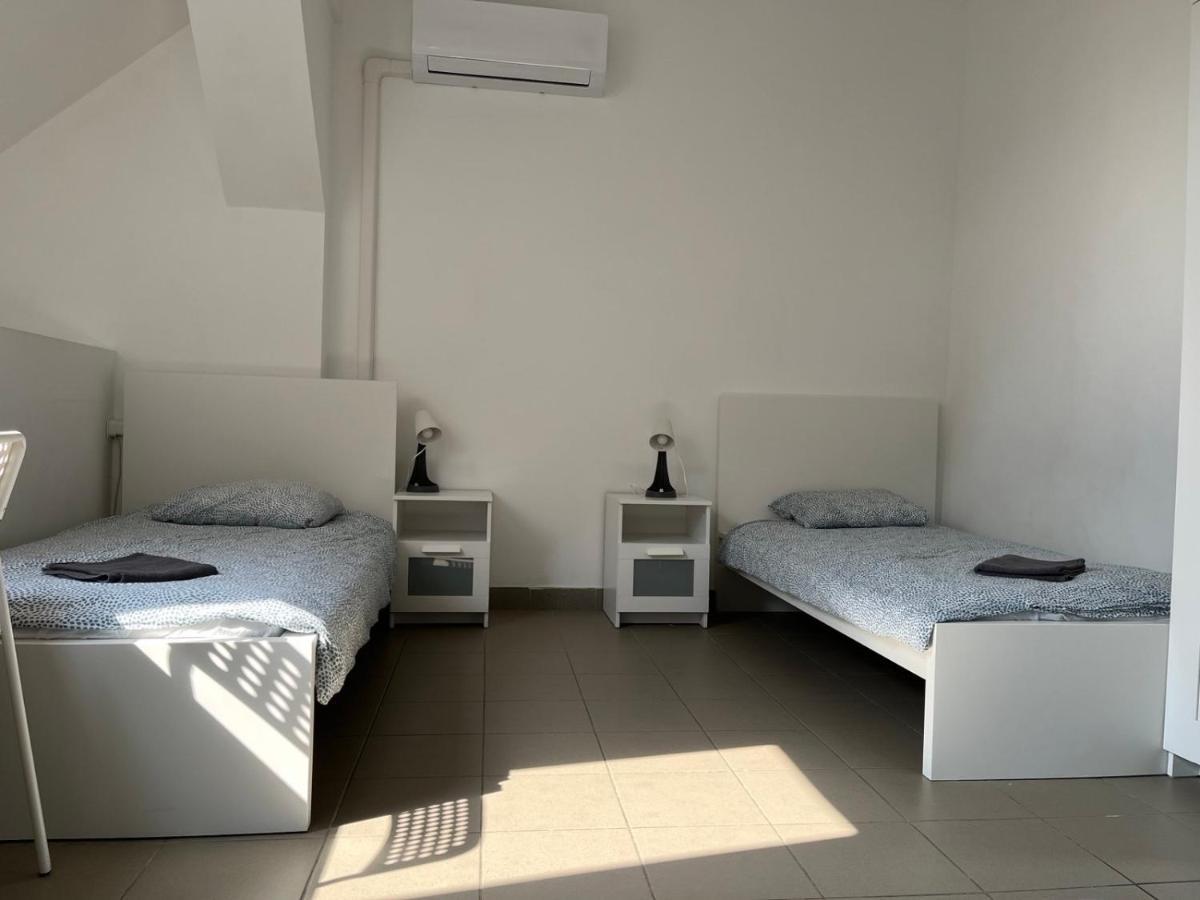 Konvoj Szallo Hostel *