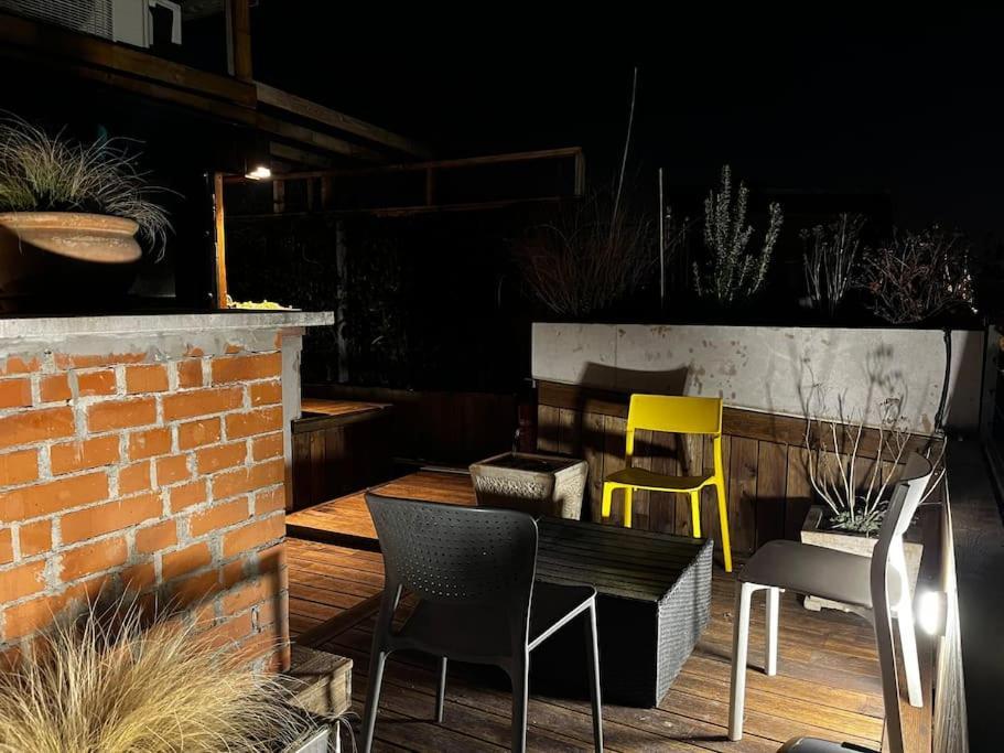Apartamento Elegant Rooftop Studio With Shared Terrace And Jacuzzi Budapest