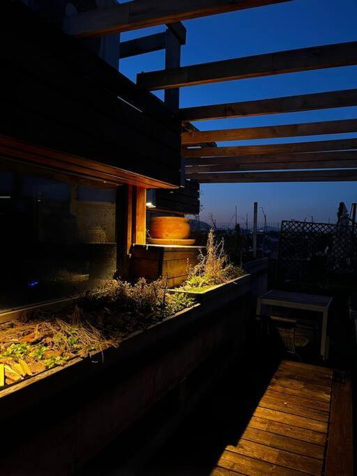 Apartamento Elegant Rooftop Studio With Shared Terrace And Jacuzzi *