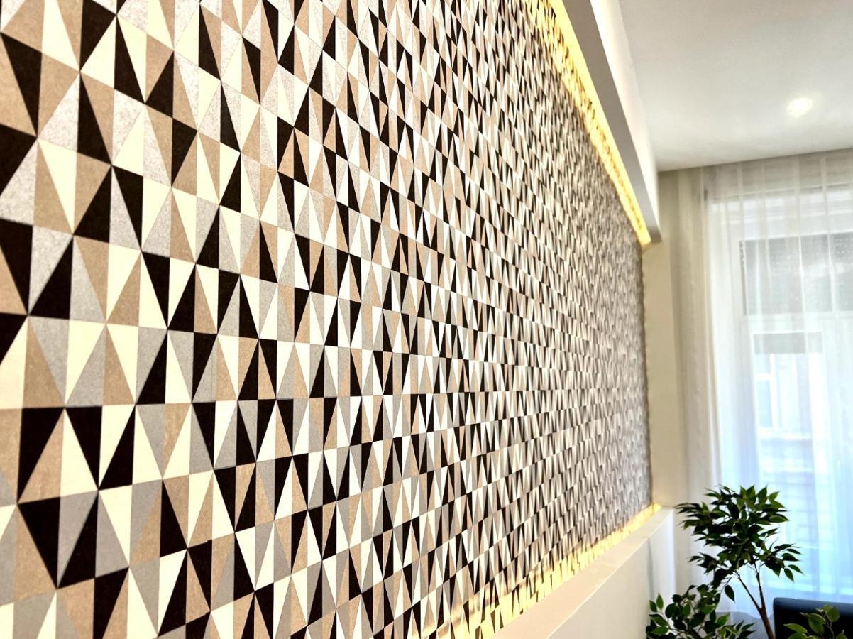 Wonderful Design In The Centre *