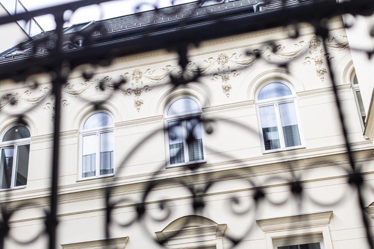 Center With Balcony Apartment Budapest